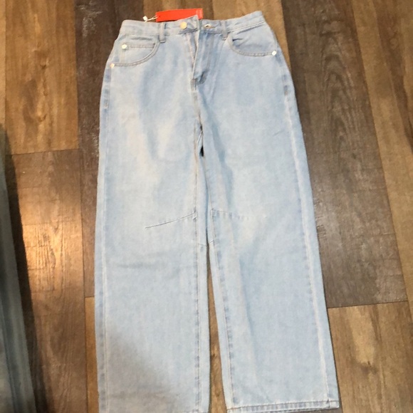 Fashion Nova Wide-Leg Jeans - Picture 4 of 6